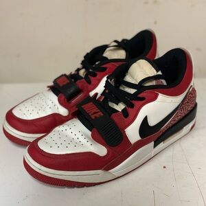 Air Jordan 1 Low (Size 9.5)